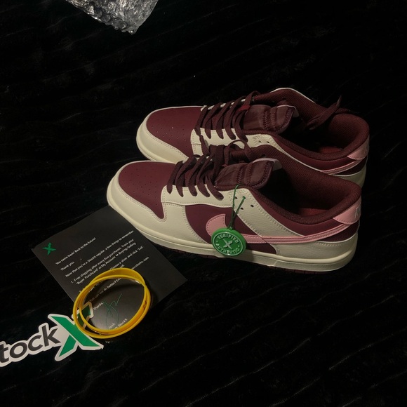 Nike Dunk Low ‘Valentines Day’ - Picture 1 of 5